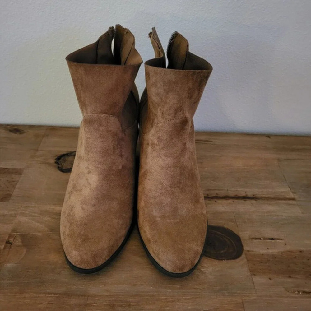 Brash Stacked Healed Suede Ankle Booties Size‎ 9